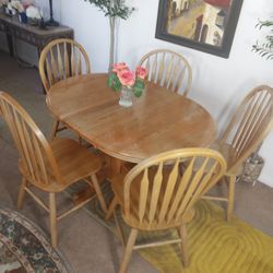 5 Chair Oak Dining Set With Extendable Leaf