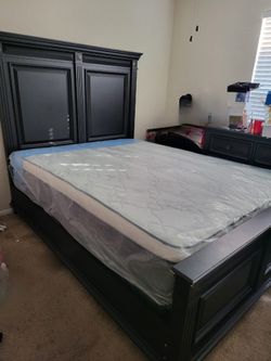 NEW QUEEN-SIZE PILLOW TOP MATTRESS AND BOX SPRING π€