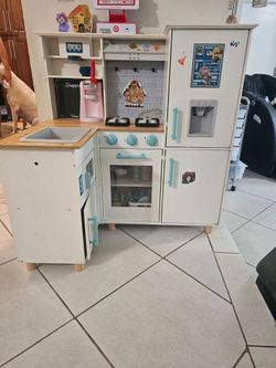 Toy kitchen