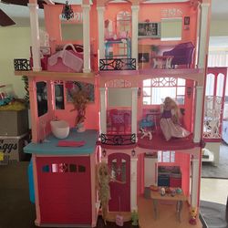  Barbie Dream House