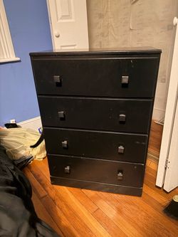 Solid Wood 4-Drawer Dresser / Chest