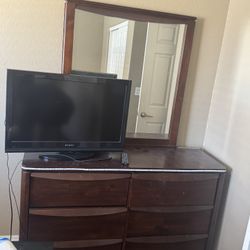 TV & Dresser 