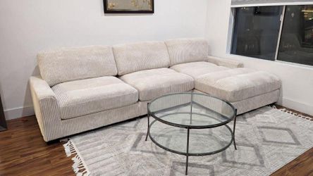 New 3 Piece Modular Sectional Couch with Comfy wide Chaise! Free Delivery 🚚 !