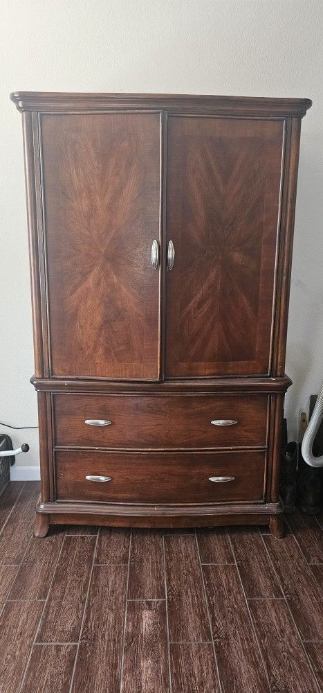 Armoire /TV cabinet/coffee bar