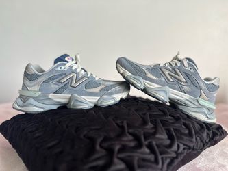 New Balance 9060 Sneakers M7.5/W9