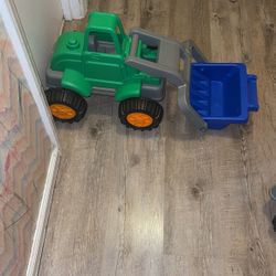 Kids Large Tracker Pull Truck $10 Still Functional 