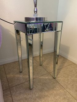 Mirror Side Table / Excellent Condition / Ultra Modern Mirrored Design