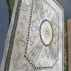$65 Large Beautiful Carpet 7/9