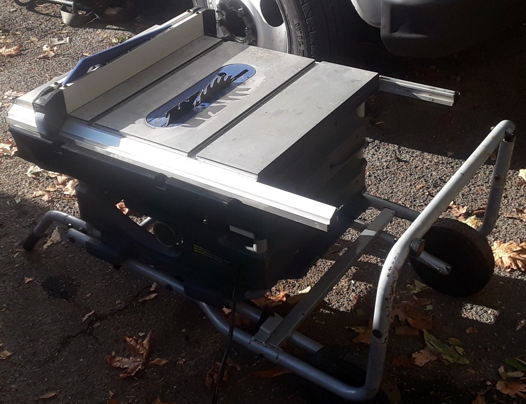 Kobalt 10 in. CarbideTipped Blade 15Amp Portable Table Saw KT1015