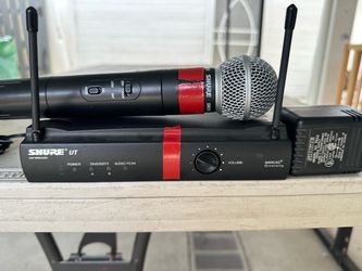2 Shure Wireless Microphone Systems – Set of 2