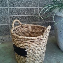 Natural Woven Basket / Plant Pot Thumbnail