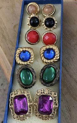 Aretes diferentes modelos y piedras cada uno