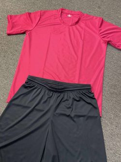 Uniformes básicos de diferentes colores para adulto y niño