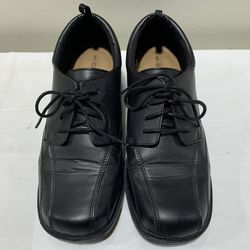 George boys size 5 black dress shoes - worn once like like new
