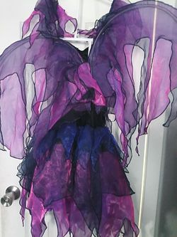 Young girls vampire Halloween costume