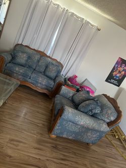 Vintage Floral and Walnut Wood Couch set
