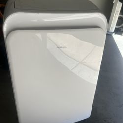 Insignia portable AC