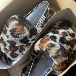 UGG slides size 6 women