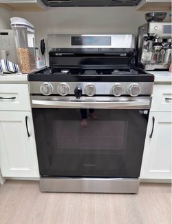 Samsung 30” Smart Gas Range