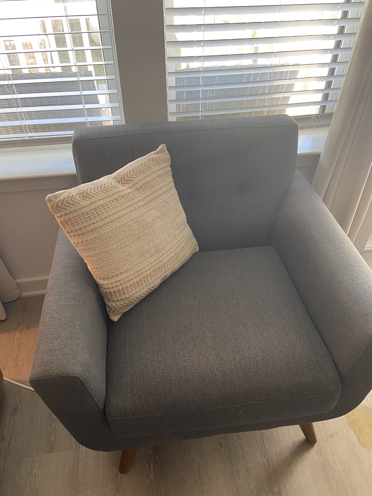 Large Arm Chairs A Set Of 2