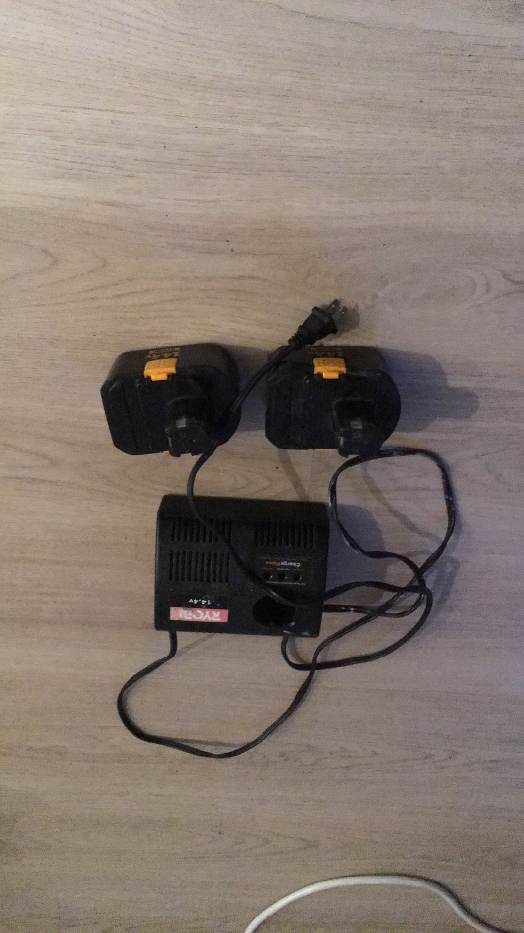 Ryobi 14.4v Charger 2 Batteries