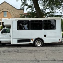 2015 Ford E450 Shuttle Bus 