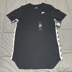 Nike Sportswear White/Black Piped Scalloped hem the Nike tee shirt size M