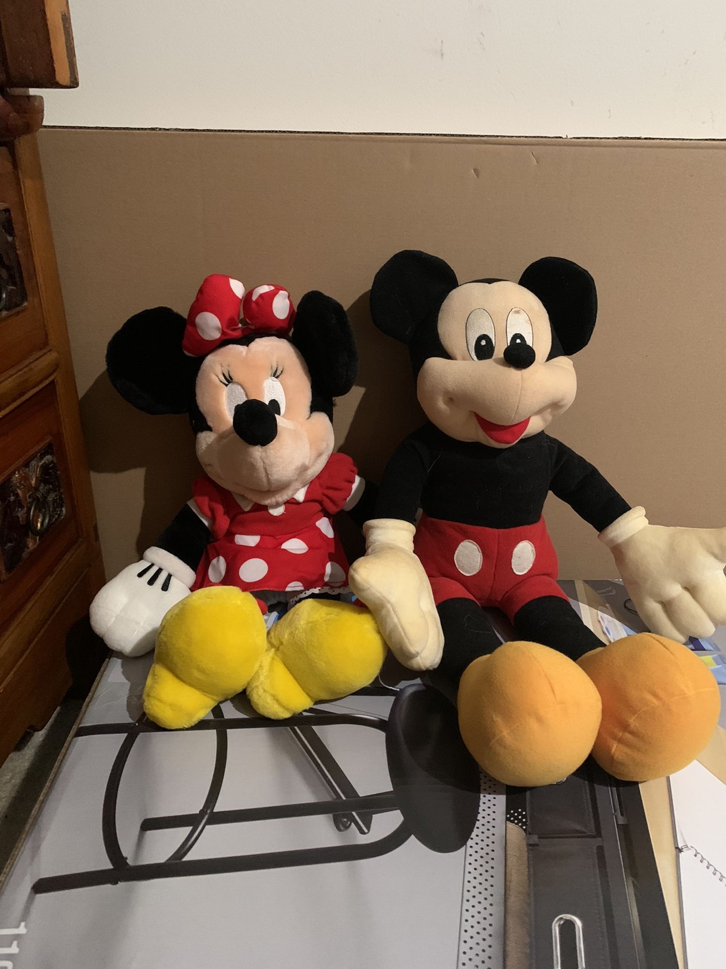 2 big Minnie and Mickey Mouse Disney stuffed animal