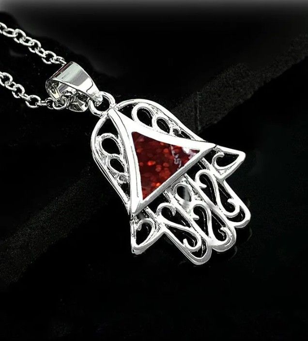 BRAND NEW IN PACKAGE RED FIRE OPAL CRYSTAL SCROLL DETAILED HAND PENDANT 18K SILVER PLATED CHAIN NECKLACE GIFT FOR HER 