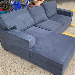 Beautiful Sectional! Pullout Bed! Couch Bed!