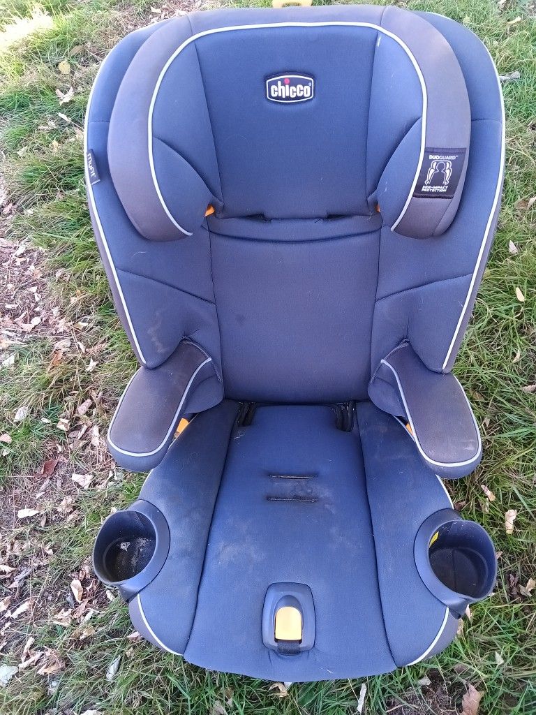 Chicco Carseat No Straps $10