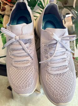 New size 11 women’s lavender sketchers shoes