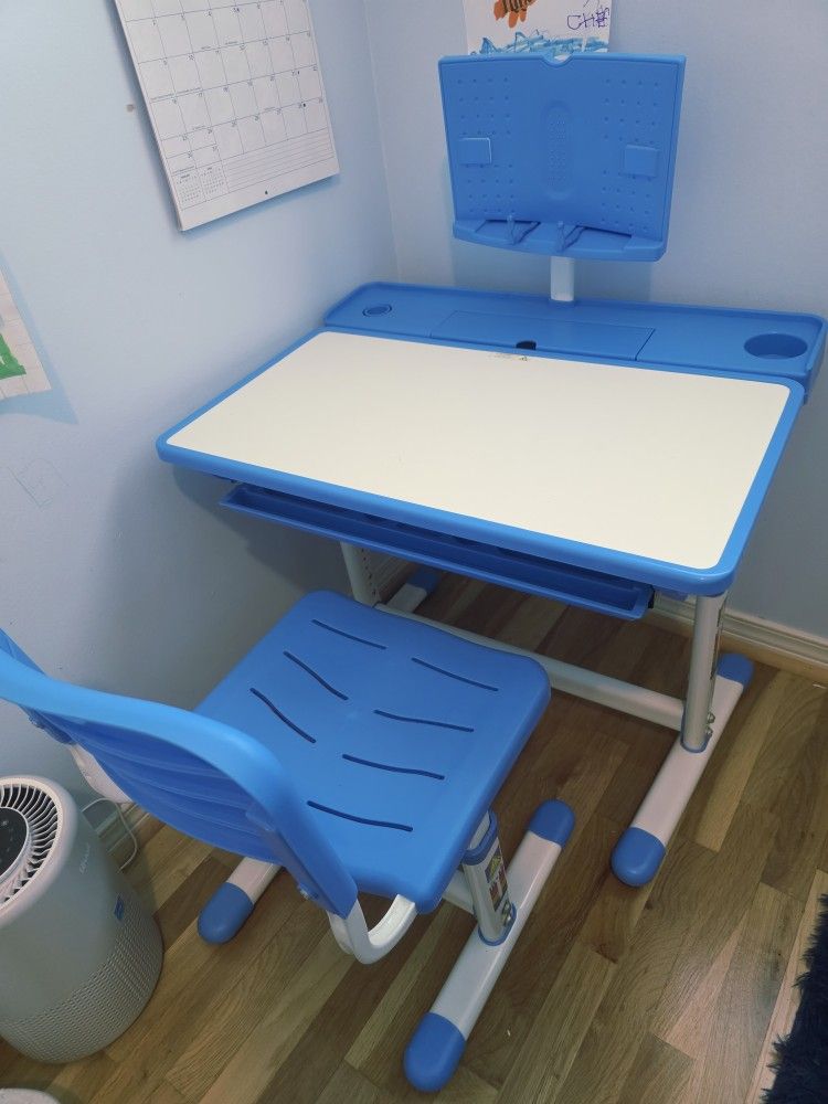 Kids Desk And Chair Set