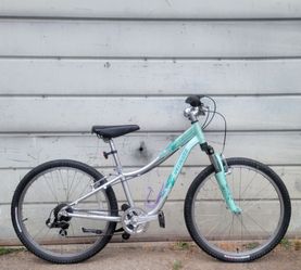 SPECIALIZED HOTROCK 24'  BIKE