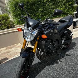 Motocicleta Yamaha FZ8  2011 mint condition
