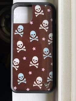 WILD FLOWER - Skull Pattern IPhone 15+ Case