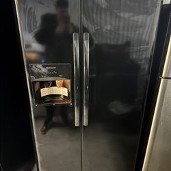 Frigidaire Fridge 36x30x68