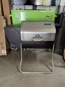 Green Mountain Davy Crockett Smoker