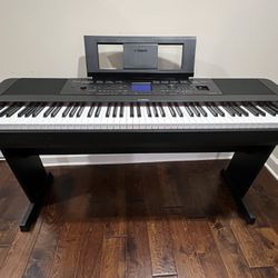 YAMAHA DGX660B 88-Key Weighted Digital Piano - Brand New 