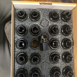 Black Lugs Nuts M14×1.5