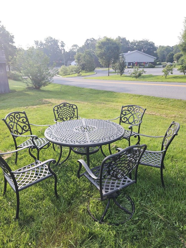 Very Nice Patio Set