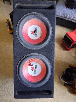 12" Subwoofer Box sold as is  speaker doesn't work