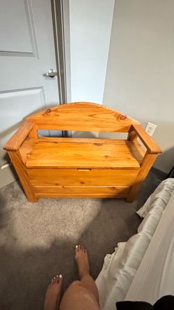 Custom-Made Solid Wood Storage Bench – Cedar-Lined