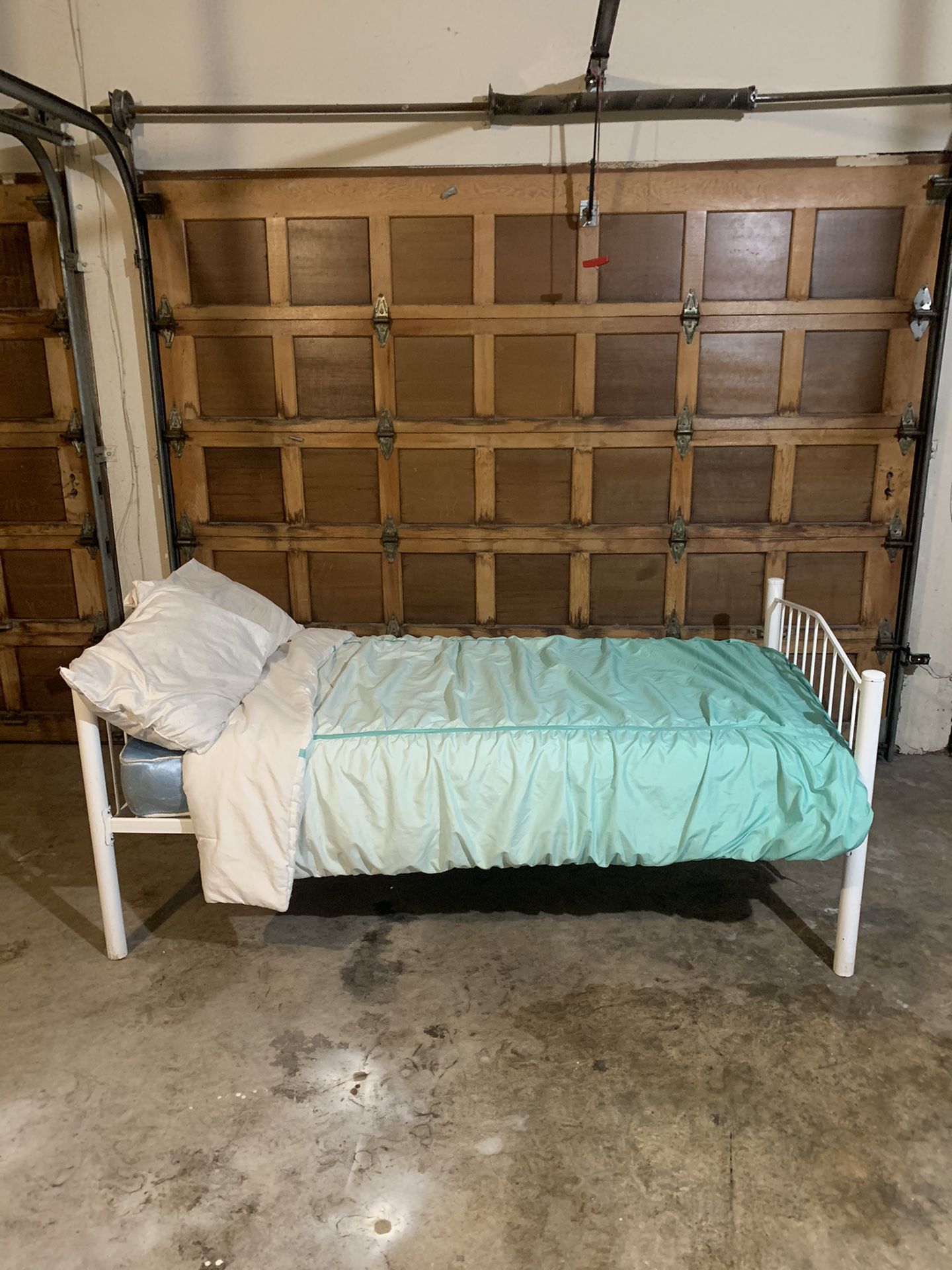 Twin bed metal frame