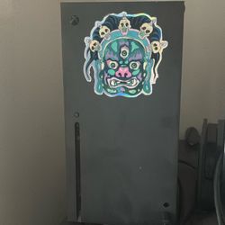 A Perfect Xbox Series X  + Controller And Chords 