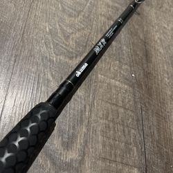 Okuma Salt Water MXR Fishing Rod. Like New. 7’15-40 