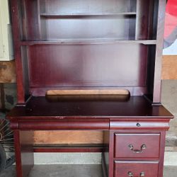 Desk w/hutch For Sale. Must Pick Up