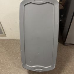 Rubbermaid Storage Bin