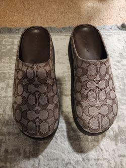 Like new coach clogs