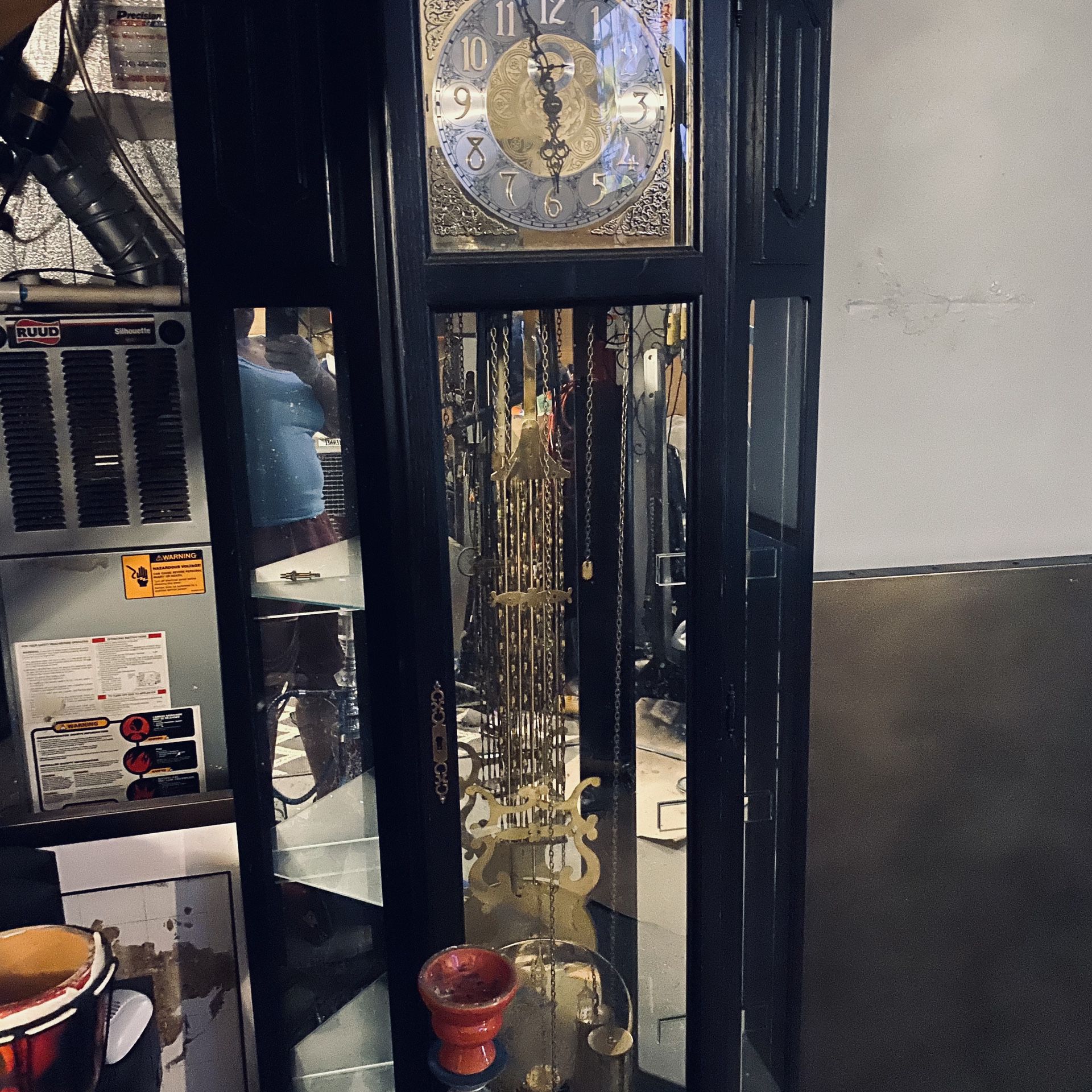 Grandfather clock with Glass shelves